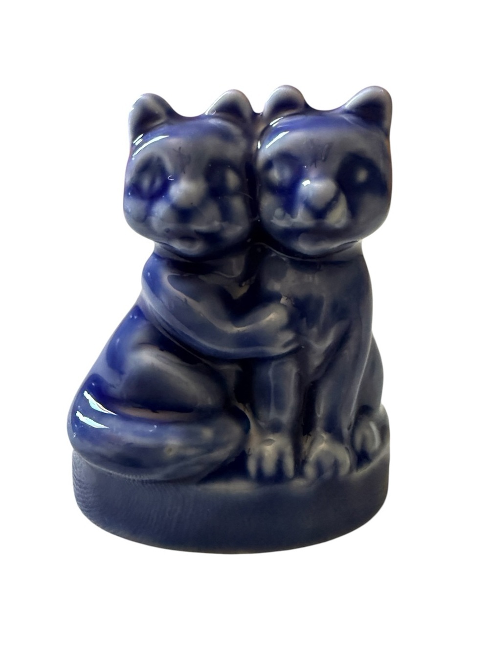 Wade miniatures. Hugging cats